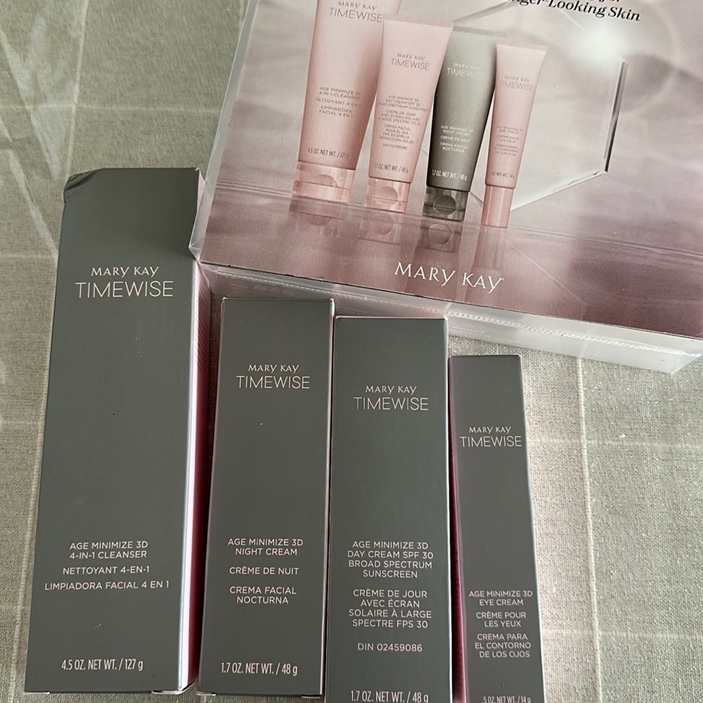 Brand new Mary Kay Time wise Miracle Set 3D.